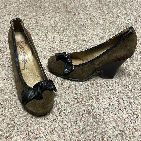 Fly London bow toe wedge heels in excellent condition - Picture 1 of 8
